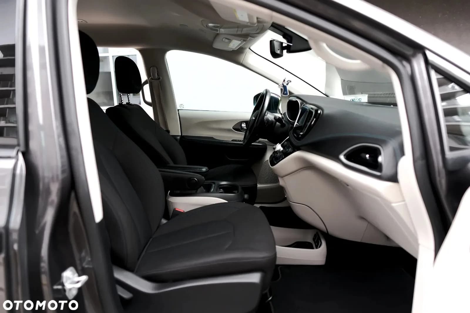 Chrysler Pacifica zdjęcie 16