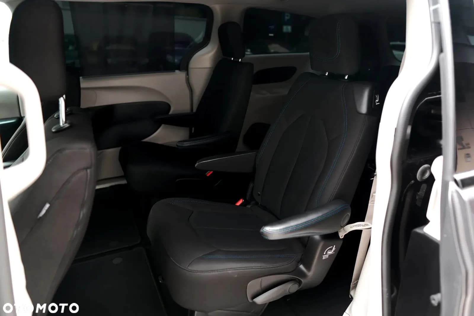 Chrysler Pacifica zdjęcie 17