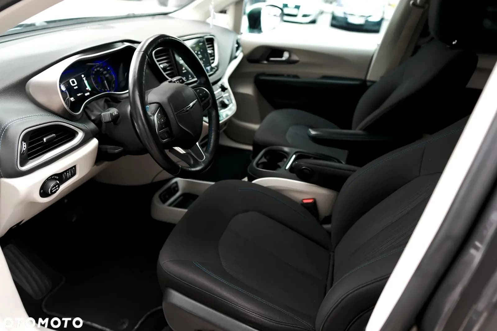 Chrysler Pacifica zdjęcie 18